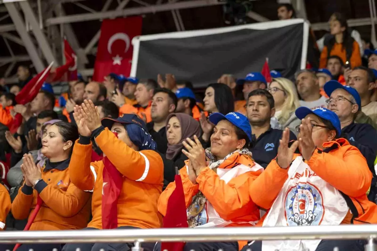 Mersin Büyükşehir Belediyesi İşçilerinin Maaşlarına Yüzde 71 Artış