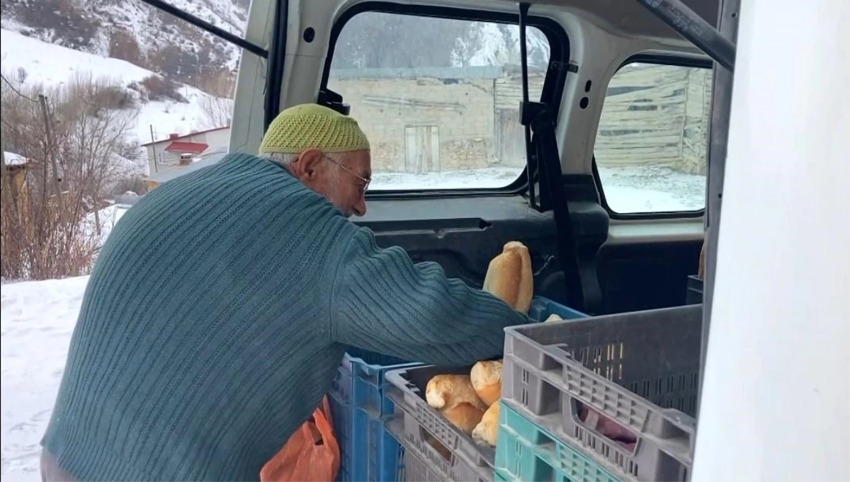 Bayburt\'ta Fırıncı, Uzak Köylere Ekmek Götürerek Yardım Ediyor