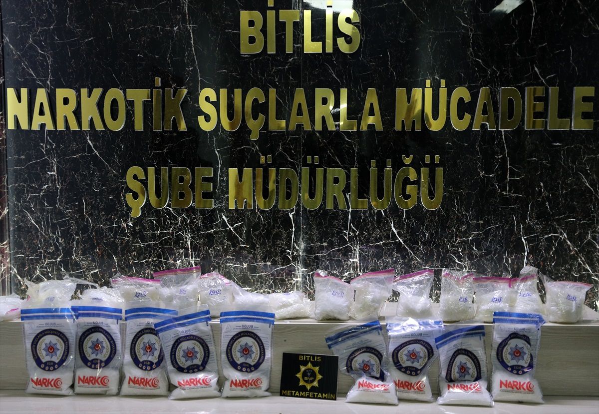 Bitlis\'te 10 kilo 190 gram sentetik uyuşturucuyla yakalanan 2 kadın tutuklandı