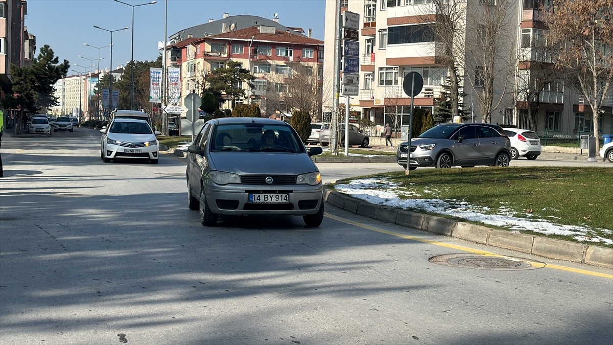 Bolu\'da Trafik Ekipleri Yaya Geçidi ve Kavşaklarda Denetim Yapıyor