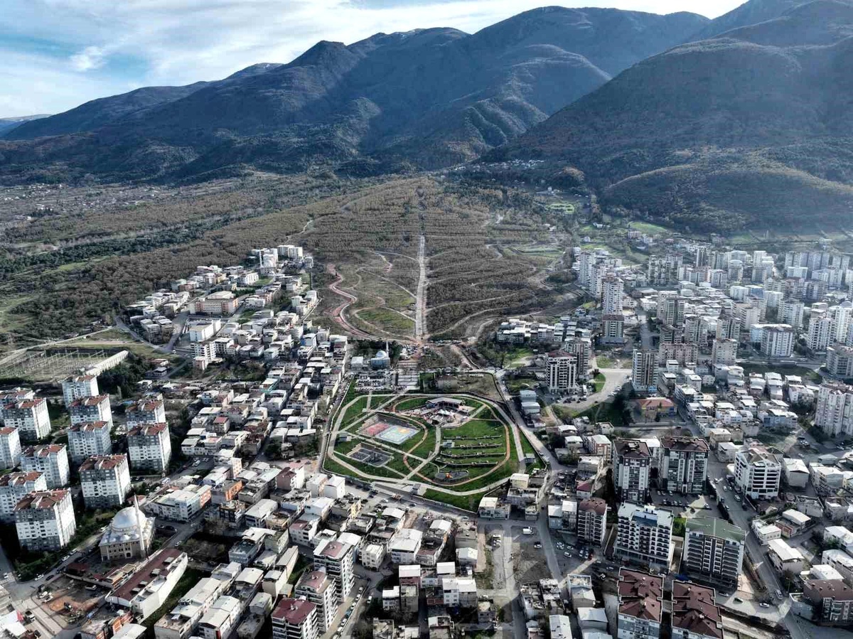 Bursa yeniden "Yeşil Bursa" kimliğine kavuşuyor... Bursa\'nın yeşil alan miktarı 3.2 milyon metrekare arttı