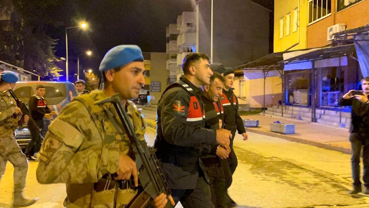 Zonguldak\'ta Boşanma Davası Açan Eşinin Sevgilisini Bıçaklayarak Öldüren Sanıklar Hakkında Ağırlaştırılmış Müebbet Talebiyle Dava Açıldı