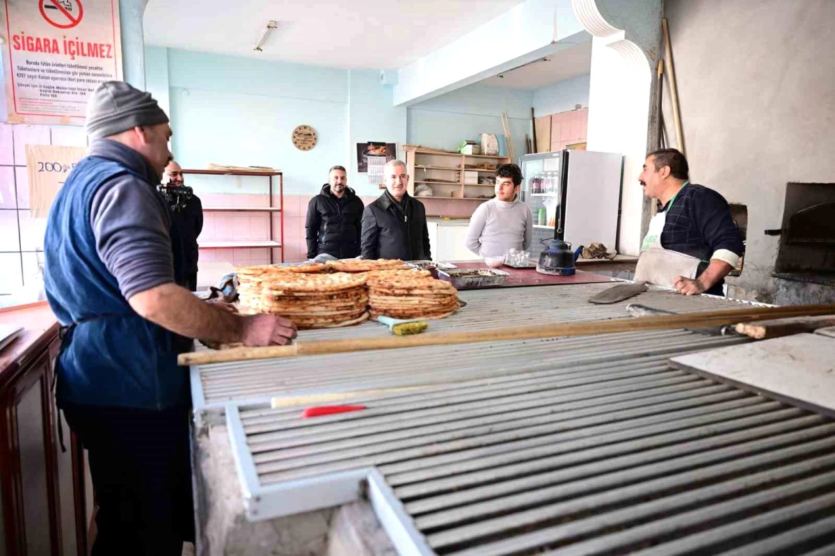 Yeşilyurt Belediye Başkanı Mehmet Çınar, depremzede esnafları ziyaret etti