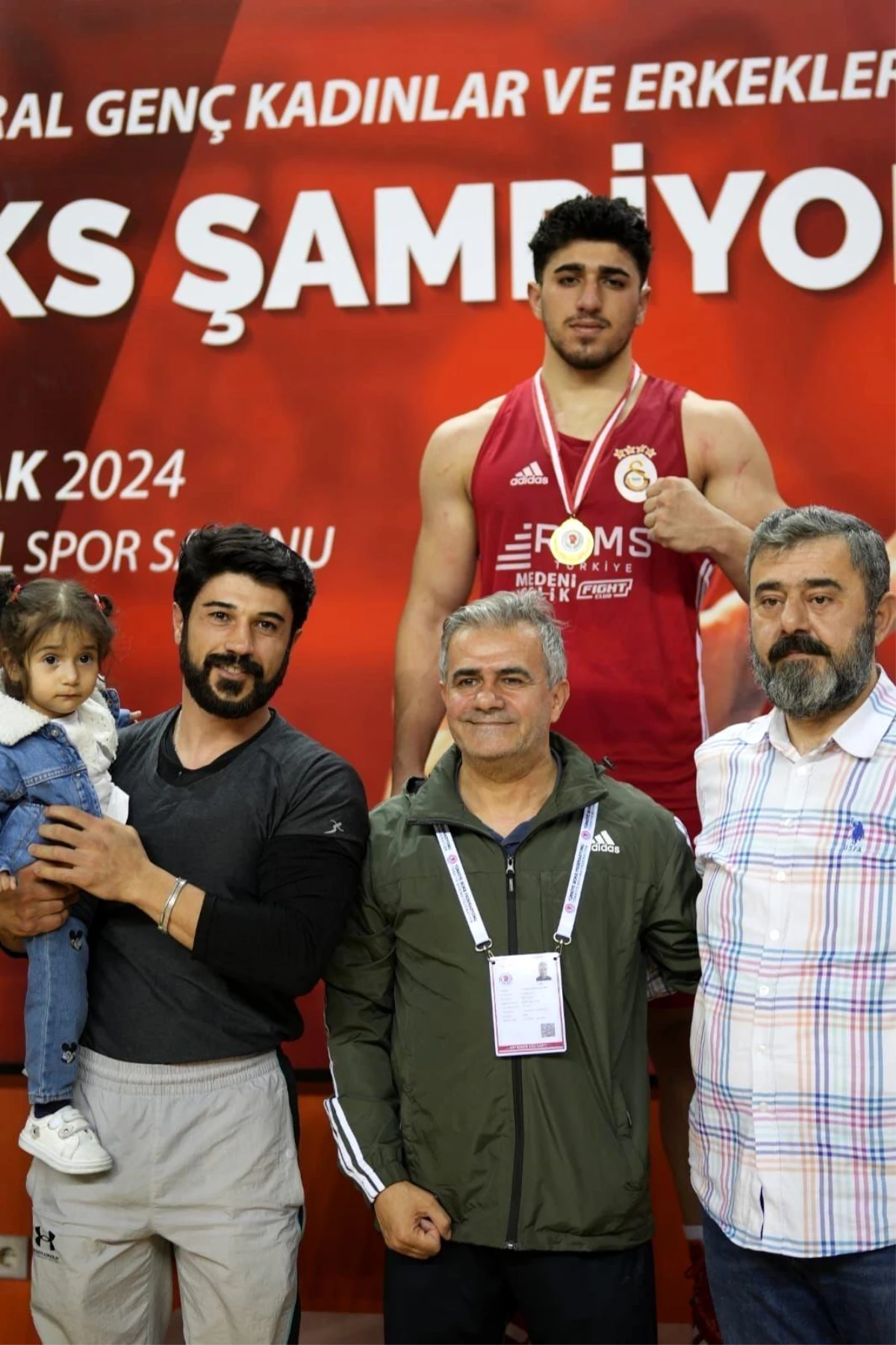 Cizreli Milli Sporcu Baran Çelik Türkiye Ferdi Boks Şampiyonası\'nda Altın Madalya Kazandı