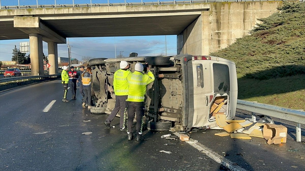 Çorlu\'da minibüs devrildi: 1 ölü, 1 yaralı