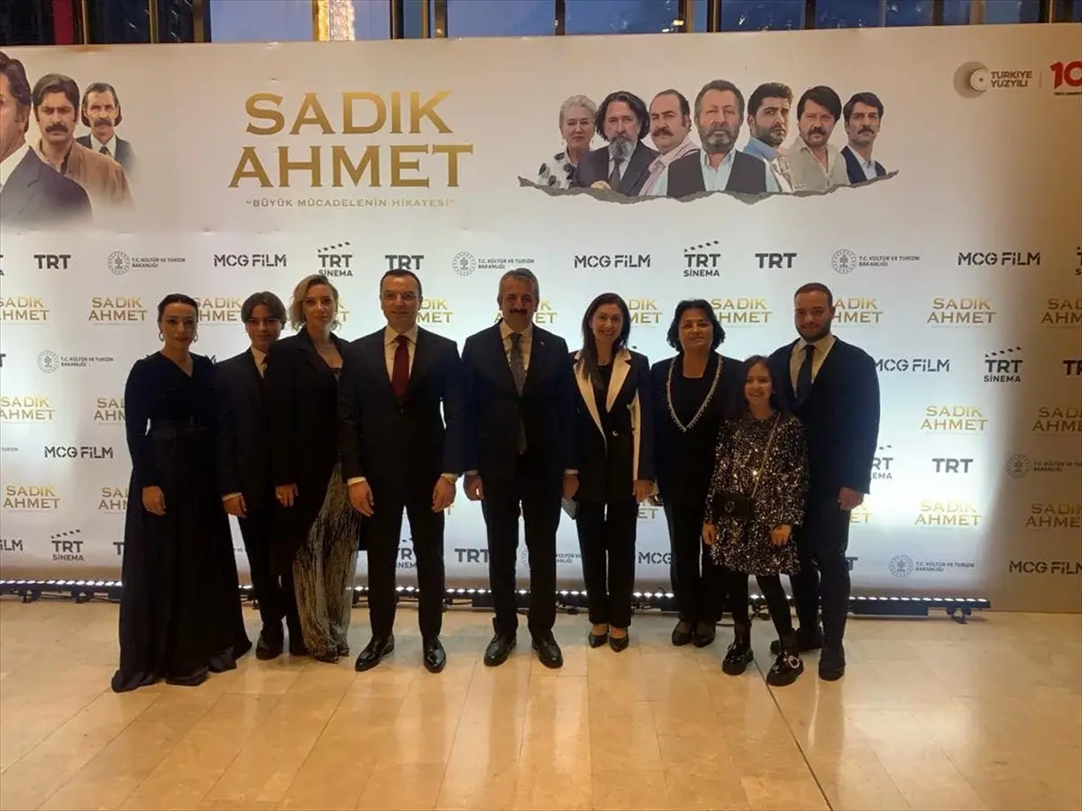 Edirne Valisi Yunus Sezer, \'Sadık Ahmet\' filminin galasına katıldı