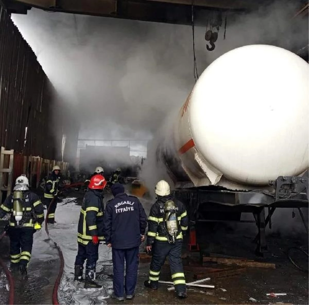 Gebze\'deki bir fabrikada LPG tankında patlama: 1 işçi yaralandı