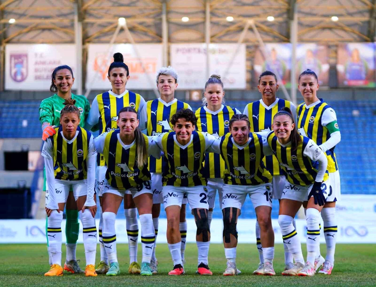 Galatasaray Kadın Futbol Takımı Liderliğe Yükseldi