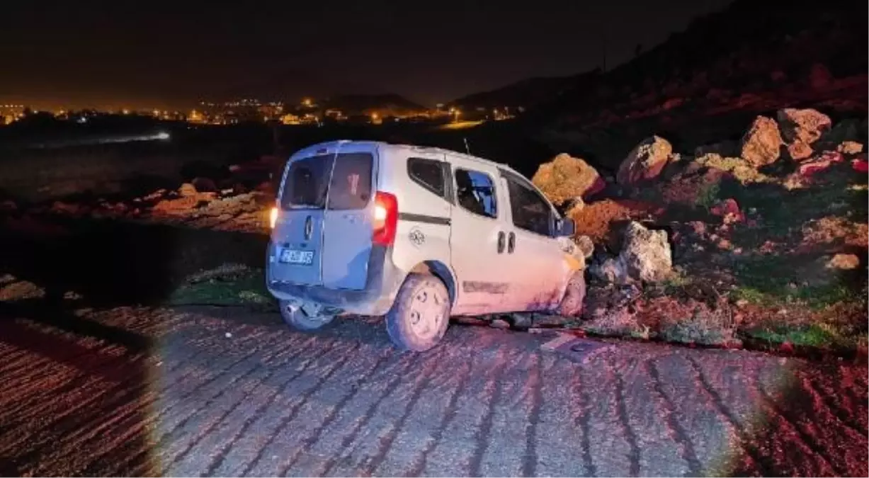 İslahiye'de şarampole devrilen araçta 5 kişi yaralandı