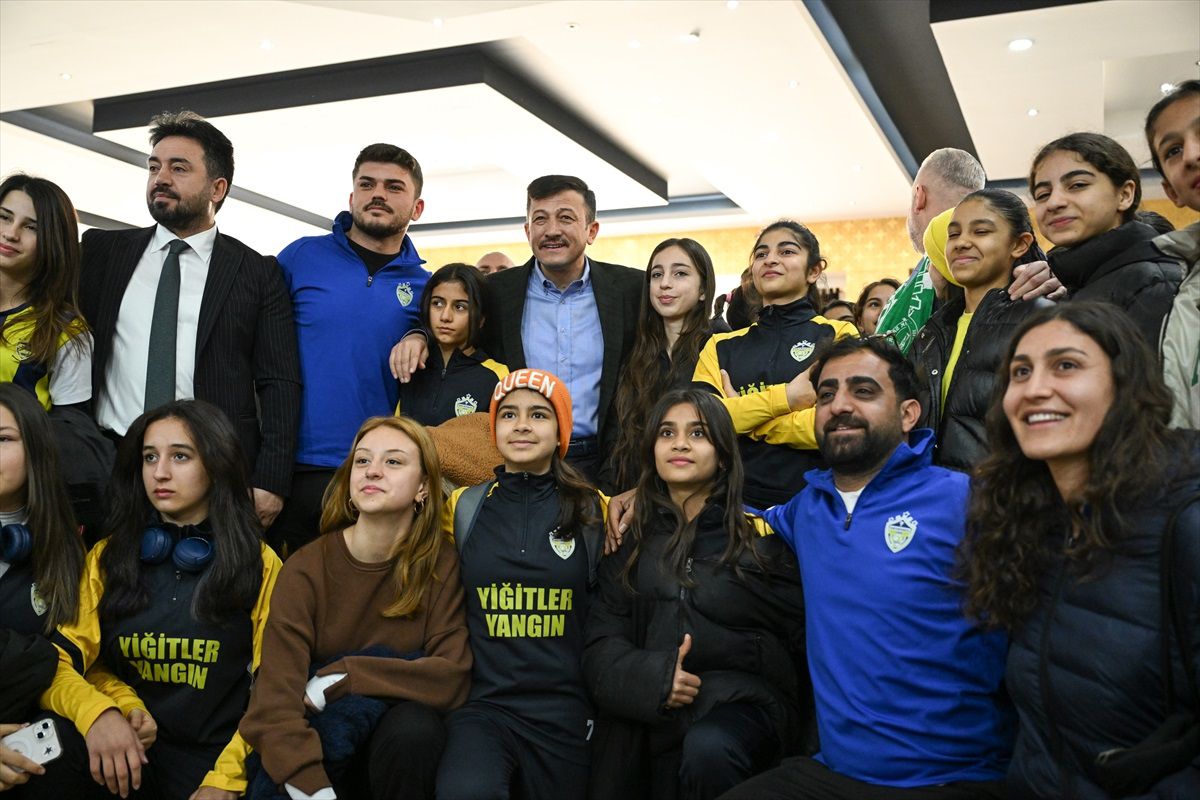 Hamza Dağ: İzmir\'de toplu ulaşım 90 dakika boyunca ücretsiz olacak
