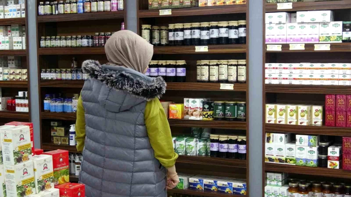 Kilis\'te Vatandaşlar Soğuk Havaların Etkisiyle Bitki Çaylarına Yoğun İlgi Gösteriyor