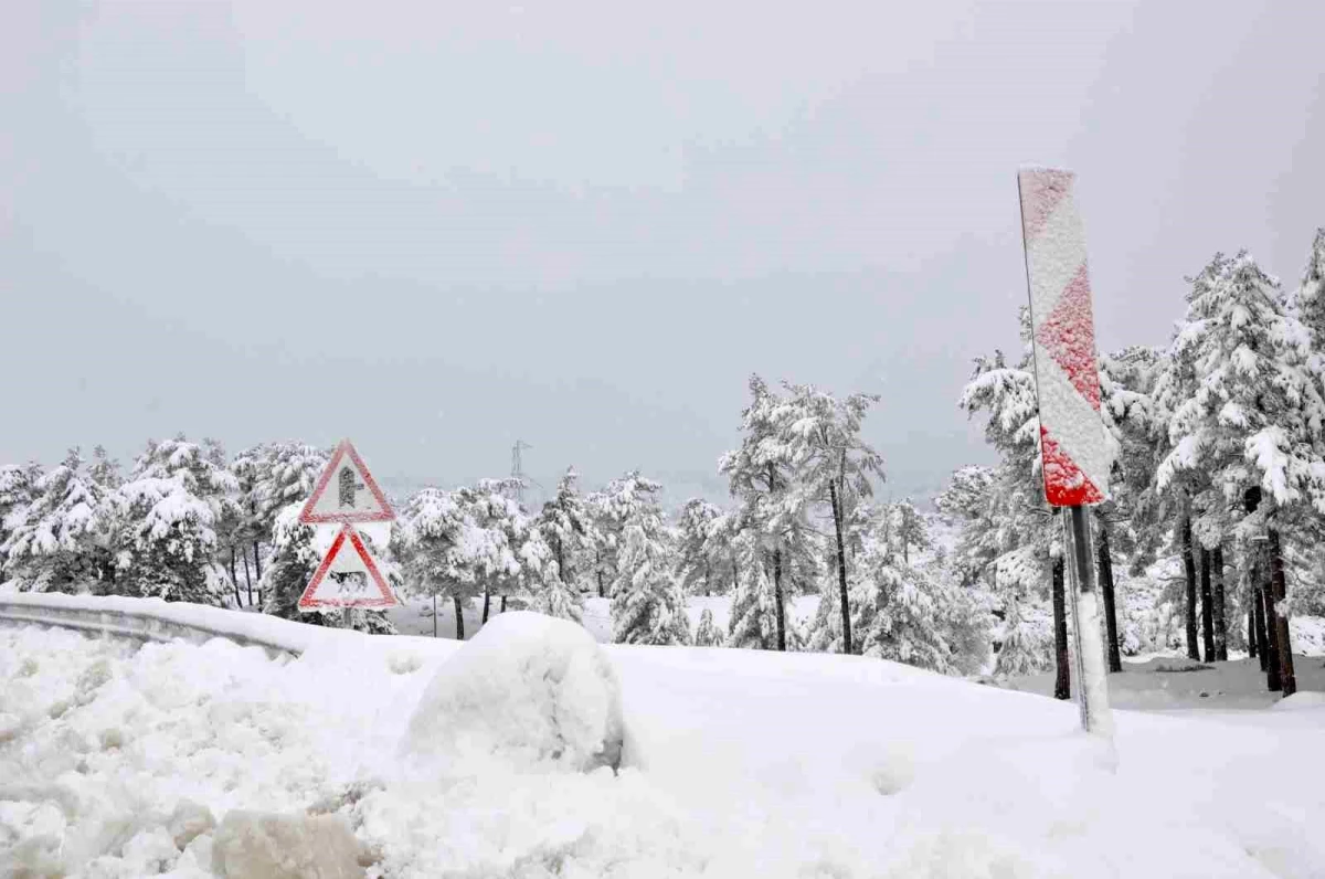 Mersin\'in Silifke ilçesinde kar yağışı etkili oldu