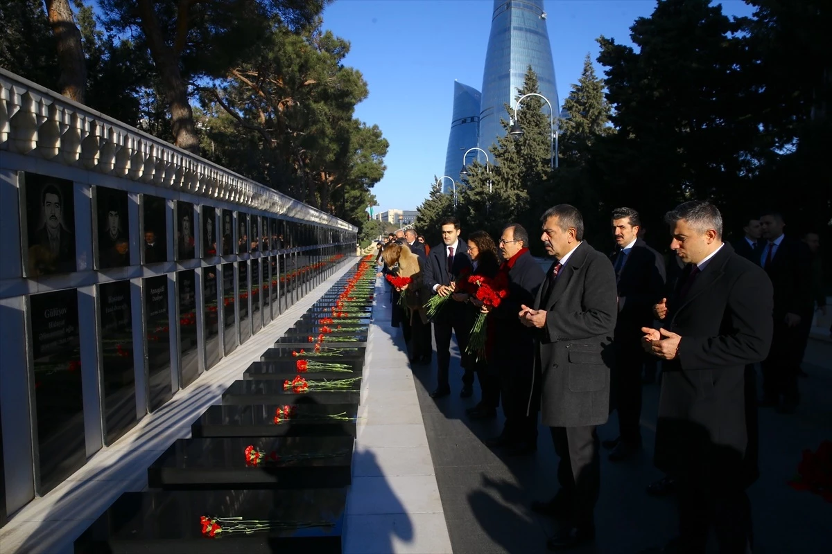 Milli Eğitim Bakanı Yusuf Tekin, Azerbaycan\'da Şehitlikleri Ziyaret Etti