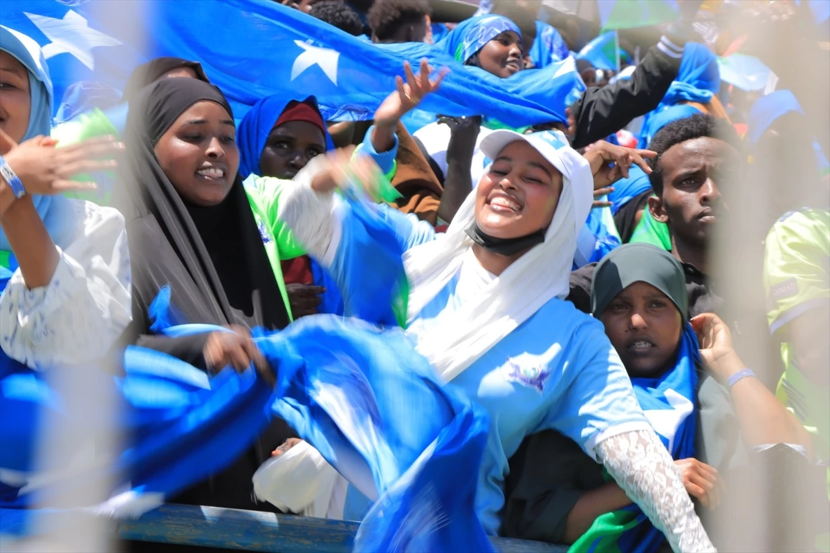 Somali\'nin başkenti Mogadişu\'da askeri üs olarak kullanılan stadyum sporseverlere hizmet vermeye başladı