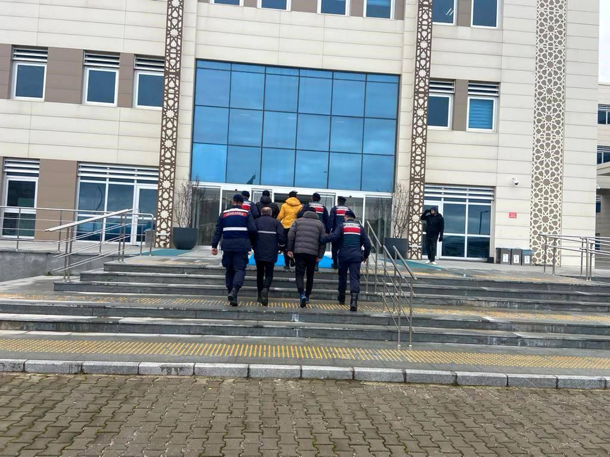 Çanakkale\'de uyuşturucu operasyonu: 8 şüpheli adliyeye sevk edildi