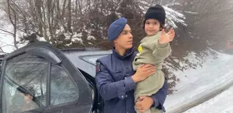 Yalova'da karla mahsur kalan aile kurtarıldı