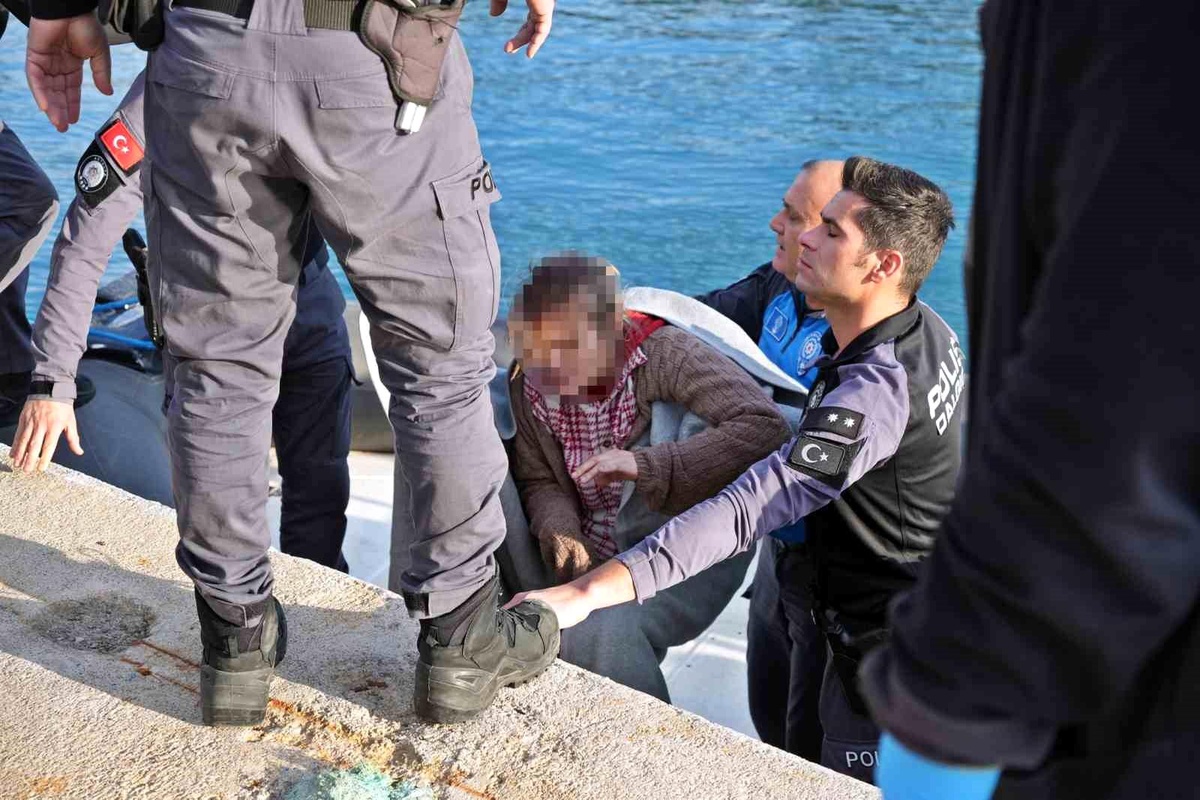 Antalya\'da 20 Metrelik Falezlerde Yaralanan Genç Kadın Kurtarıldı