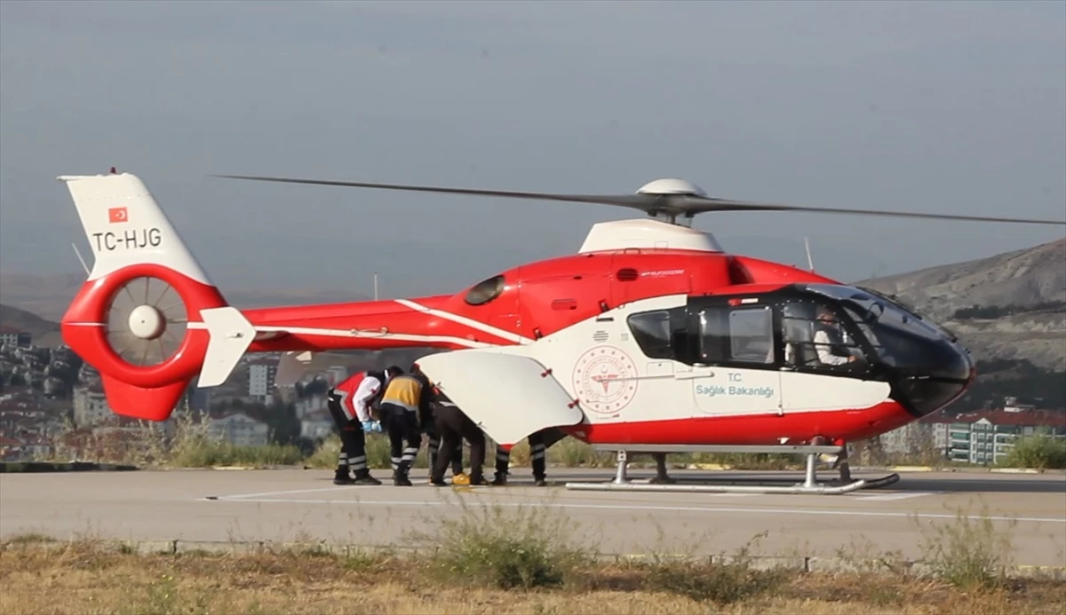 97 yaşındaki hasta hava ambulansı ile Ankara Şehir Hastanesine ulaştırıldı