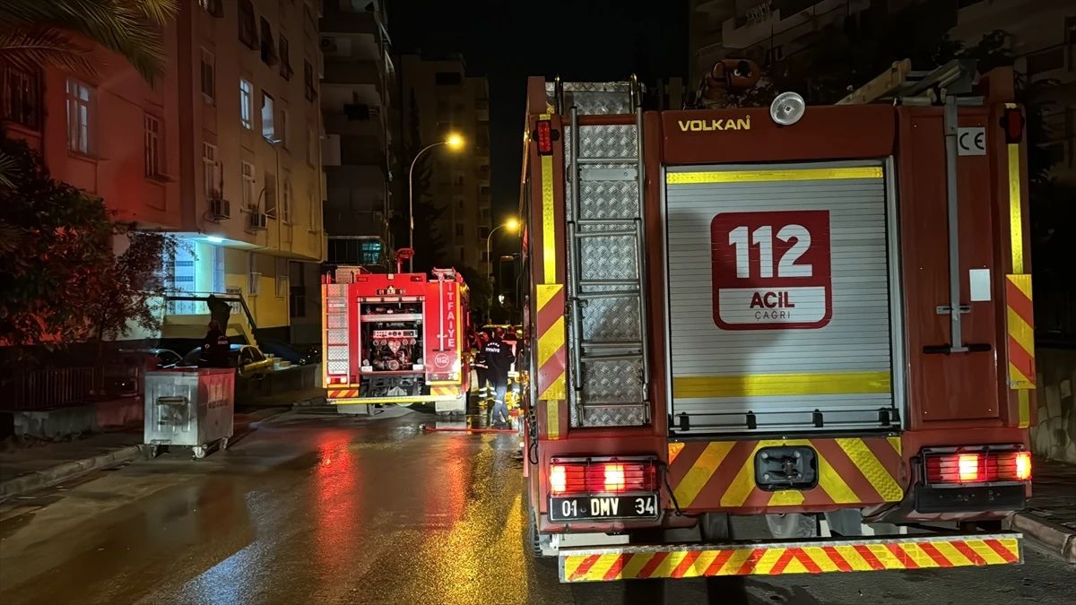 Adana\'da bir apartman dairesinde çıkan yangın söndürüldü