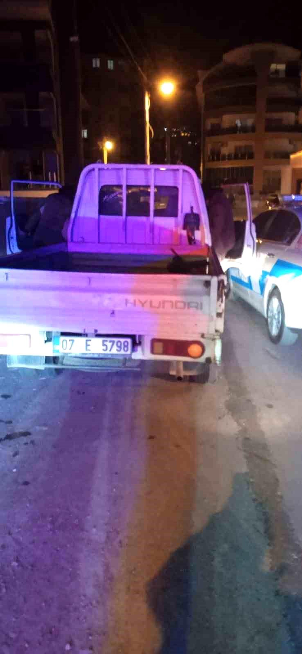 Alanya\'da Polislerden Kaçan Kamyonet Sürücüsü Yakalandı