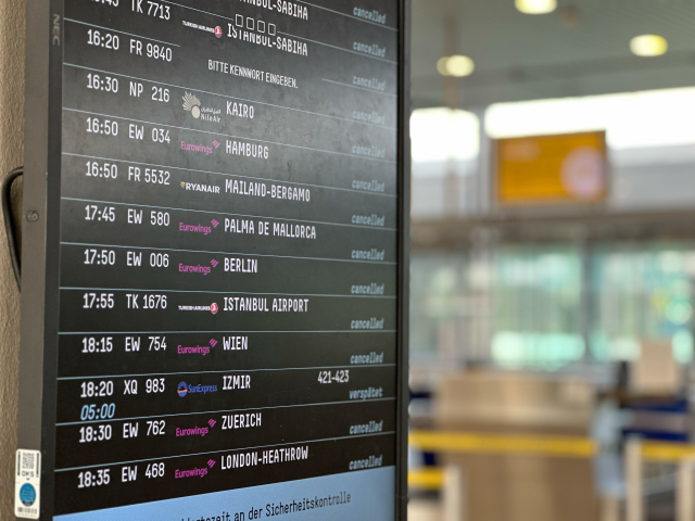 Almanya'da güvenlik personelleri greve gitti, havalimanlarında uçuşlar iptal edildi