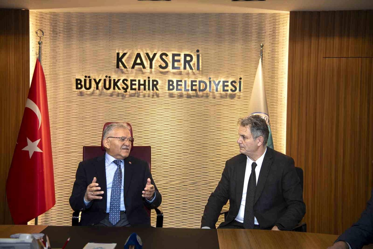 Kayseri Büyükşehir Belediye Başkanı Amatör Spor Kulüplerini Kabul Etti