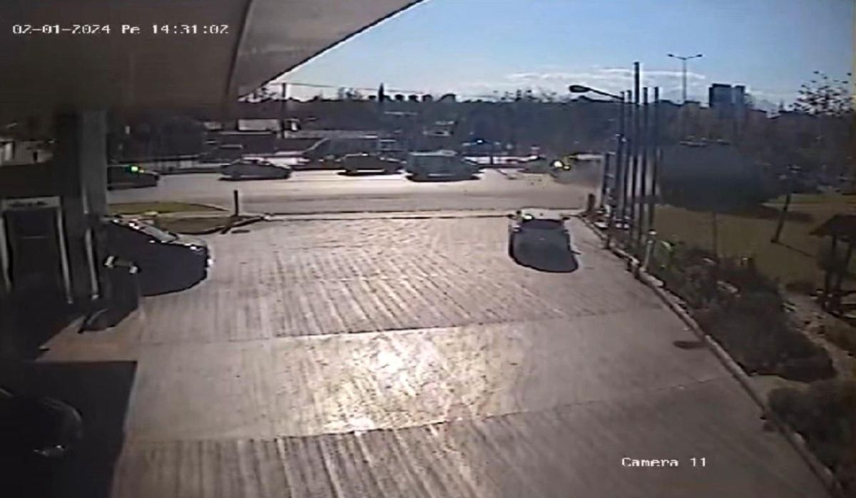 Antalya\'da Minibüs ve Kamyonetlerin Çarpışması Sonucu Kaza