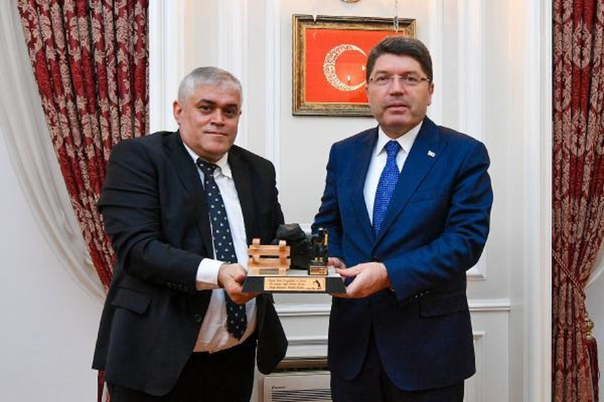 Adalet Bakanı Yılmaz Tunç, maden şehitlerinin ailelerini ağırladı
