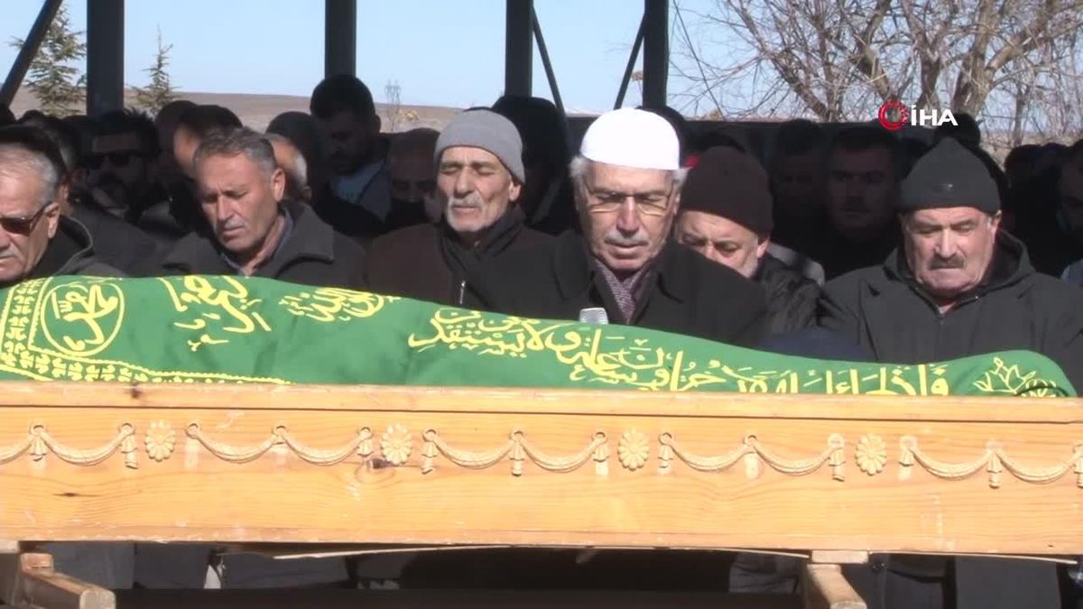 Bıçaklı kavgada ölen adamın yakını olayın borç para sebebiyle yaşandığını iddia etti