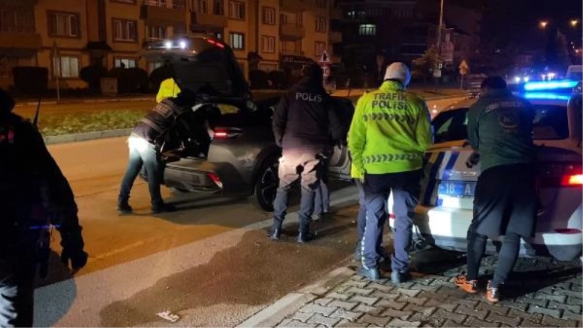 İnegöl\'de \'Huzur ve Güven\' Denetimi: 11 Kişi Gözaltına Alındı, 2 Araç Trafikten Men Edildi