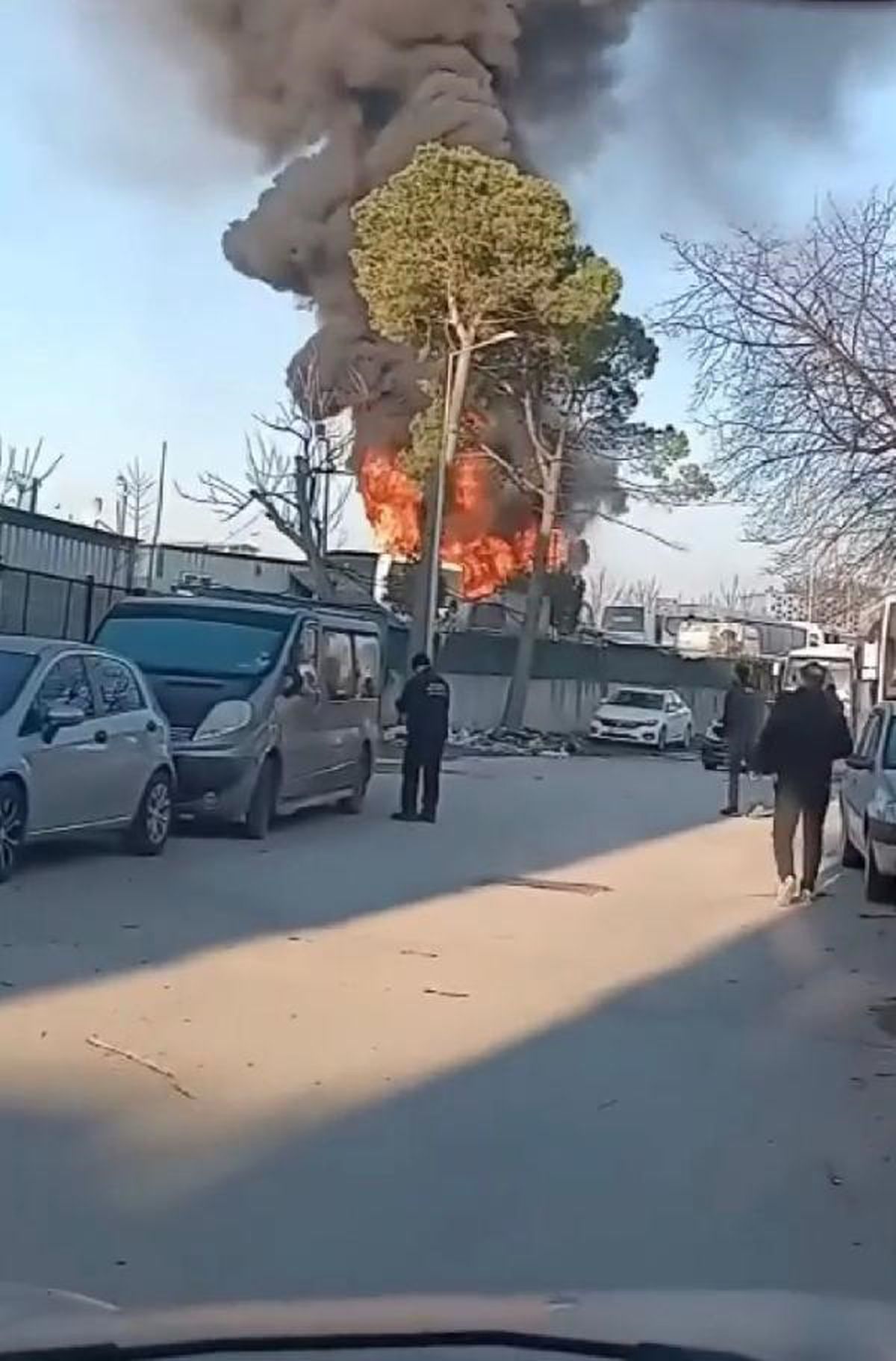 Bursa\'da park halindeki otobüste çıkan yangın söndürüldü