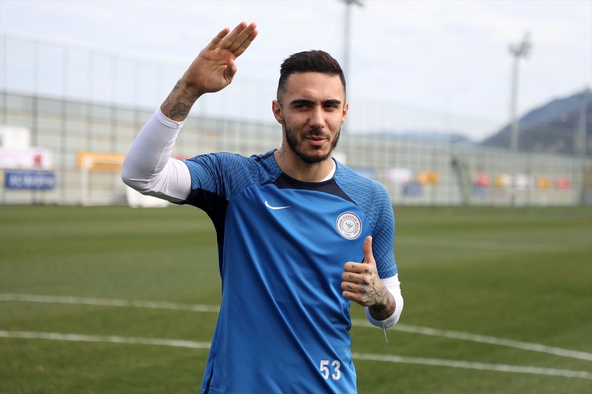 Çaykur Rizespor\'da Emirhan Topçu: Sadece üç puan için sahaya çıkacağız
