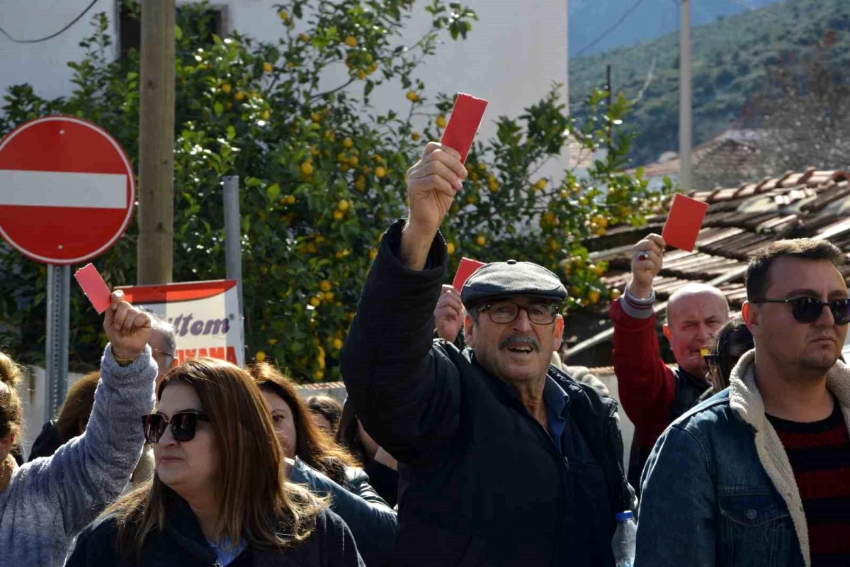 CHP Karaburun Belediye Başkan Adayı Nurşen Balcı Tepkiyle Karşılandı
