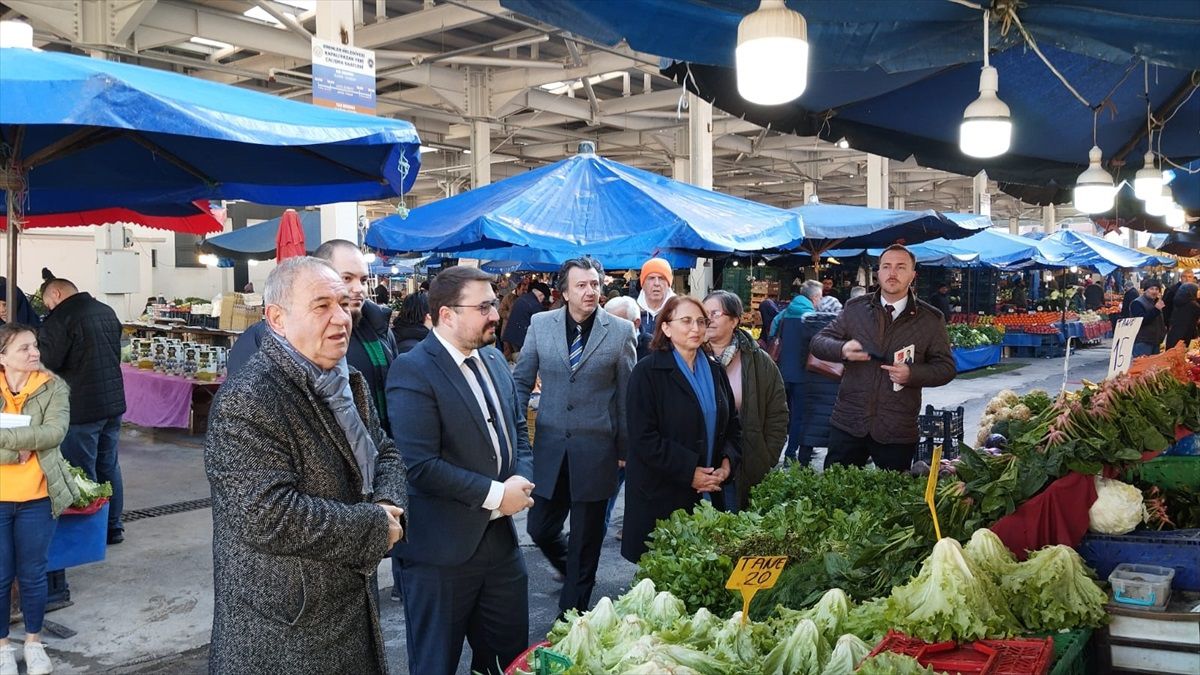 CHP Sakarya Büyükşehir Belediye Başkan Adayı Azize Çeroğlu, Sakarya halkıyla buluştu
