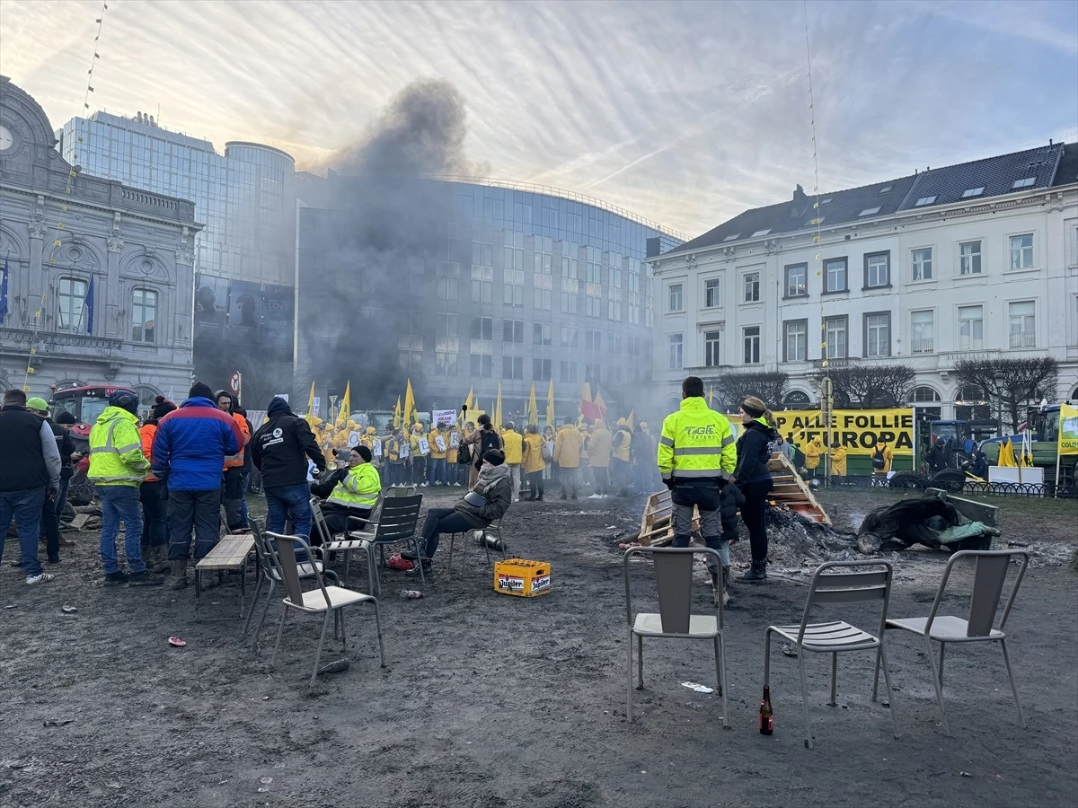 Avrupa Çiftçileri Brüksel\'de Protesto Etti