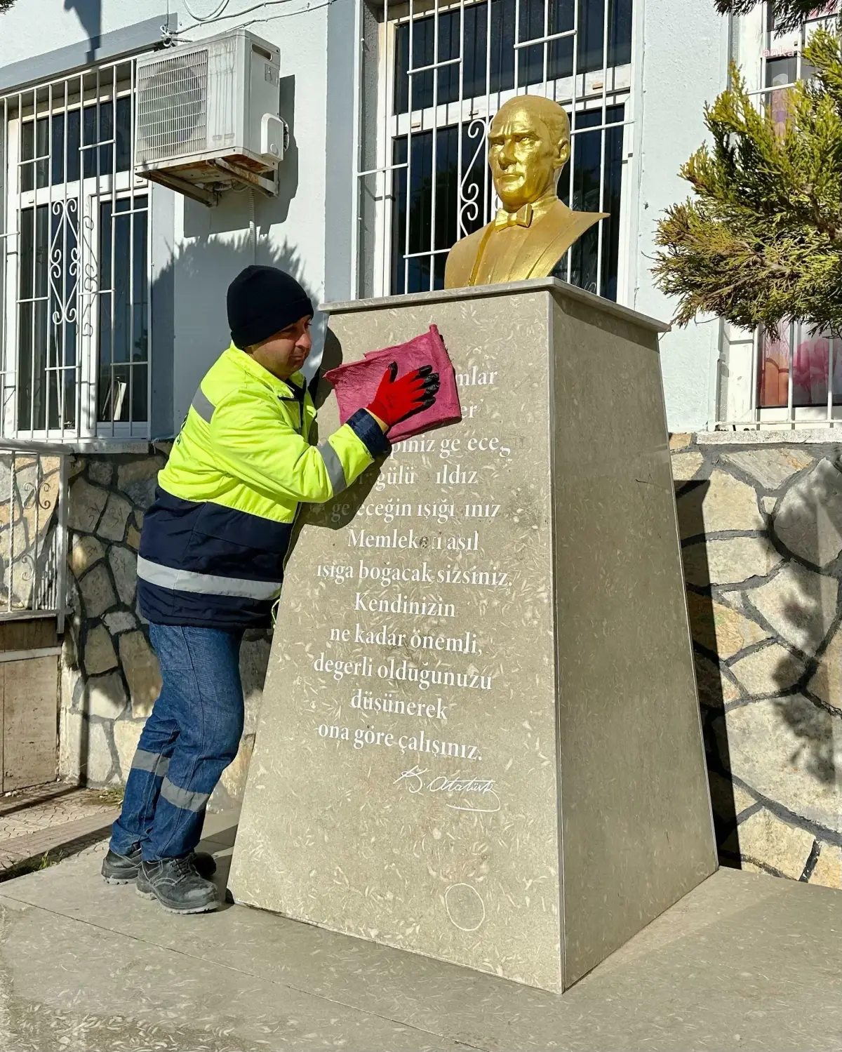 Didim Belediyesi Okullarda Temizlik Çalışmalarını Sürdürüyor