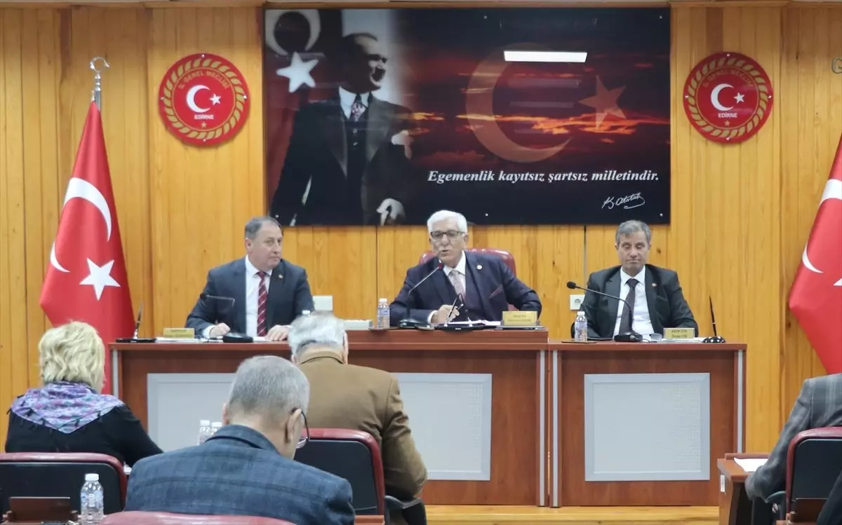 Edirne İl Genel Meclisi Başkanı Mehmet Geçmiş, Musabeyli köyündeki motokros pistinin film platosu olarak kiraya verileceğini açıkladı