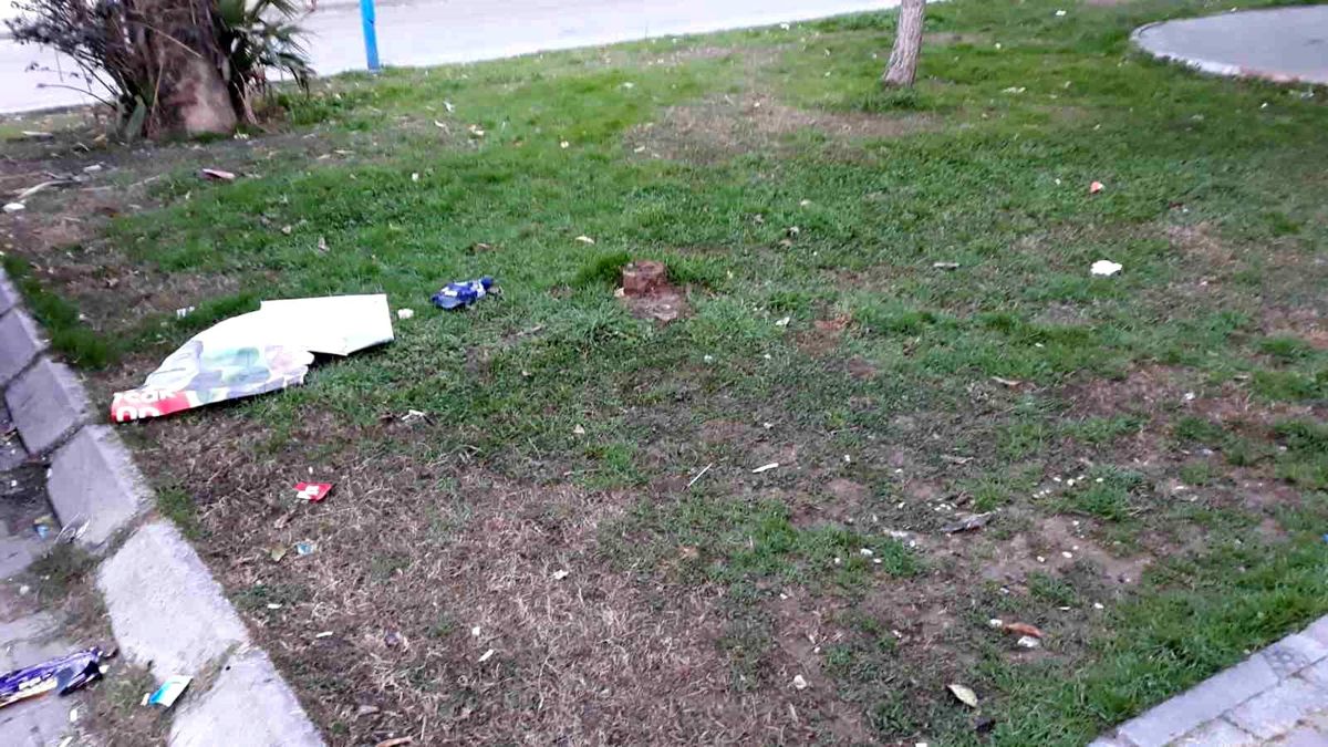 Efeler Belediyesi Afişlerine Saldırılar