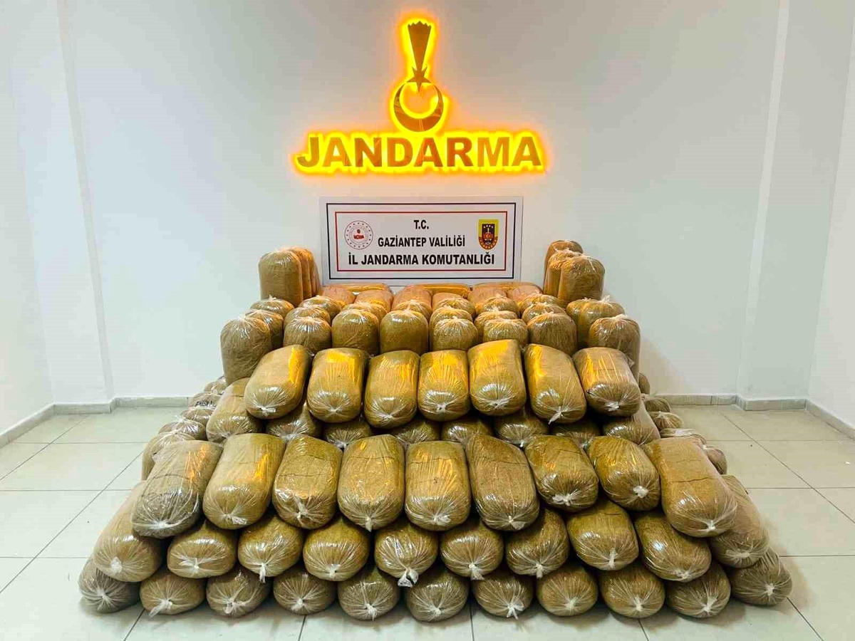 Gaziantep\'te 2 Ton 150 Kg Kaçak Tütün Yakalandı