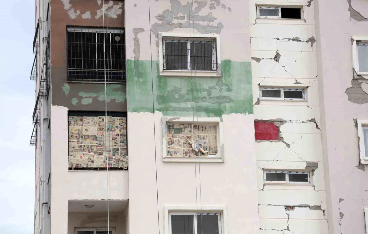 Adana\'da Depremde Hasar Alan Apartmanların Tadilatı İçin Anlaşan Ev Sahipleri Dolandırıldı