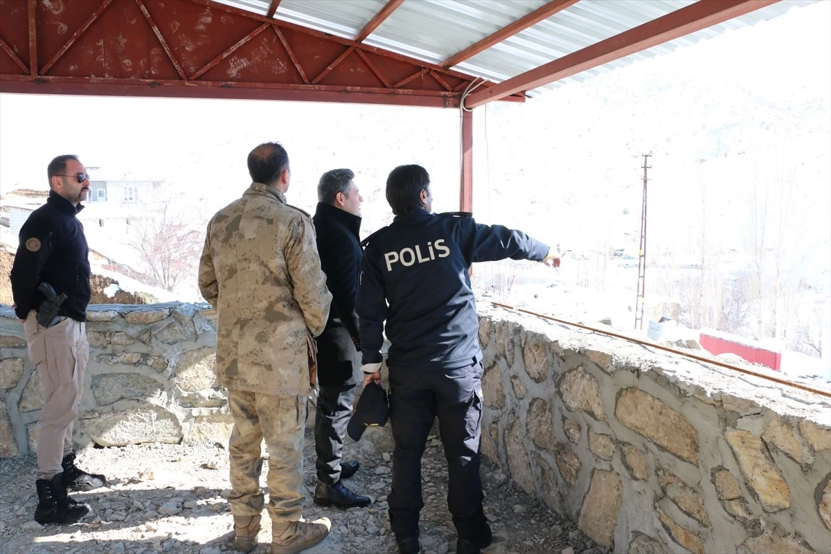Bitlis Hizan Kaymakamı, polis uygulama noktasını ziyaret etti
