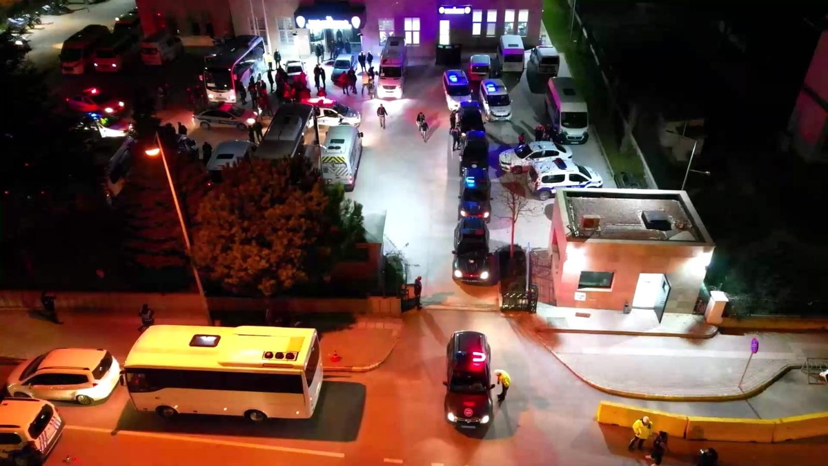 İnegöl\'de yapılan Güven Huzur Uygulaması sonucunda aranan şahıslar yakalandı