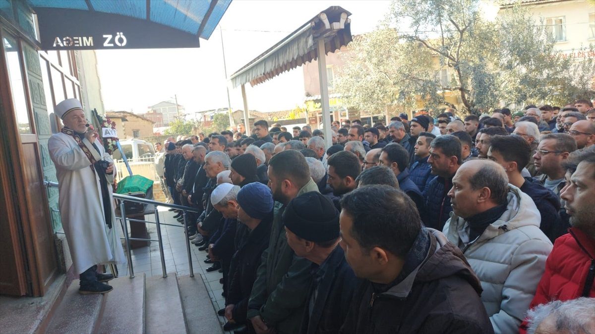 Ödemiş\'te yangında hayatını kaybeden genç son yolculuğuna uğurlandı