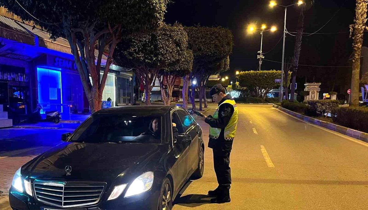 Alanya\'da yapılan trafik uygulamasında 103 bin 414 lira ceza kesildi