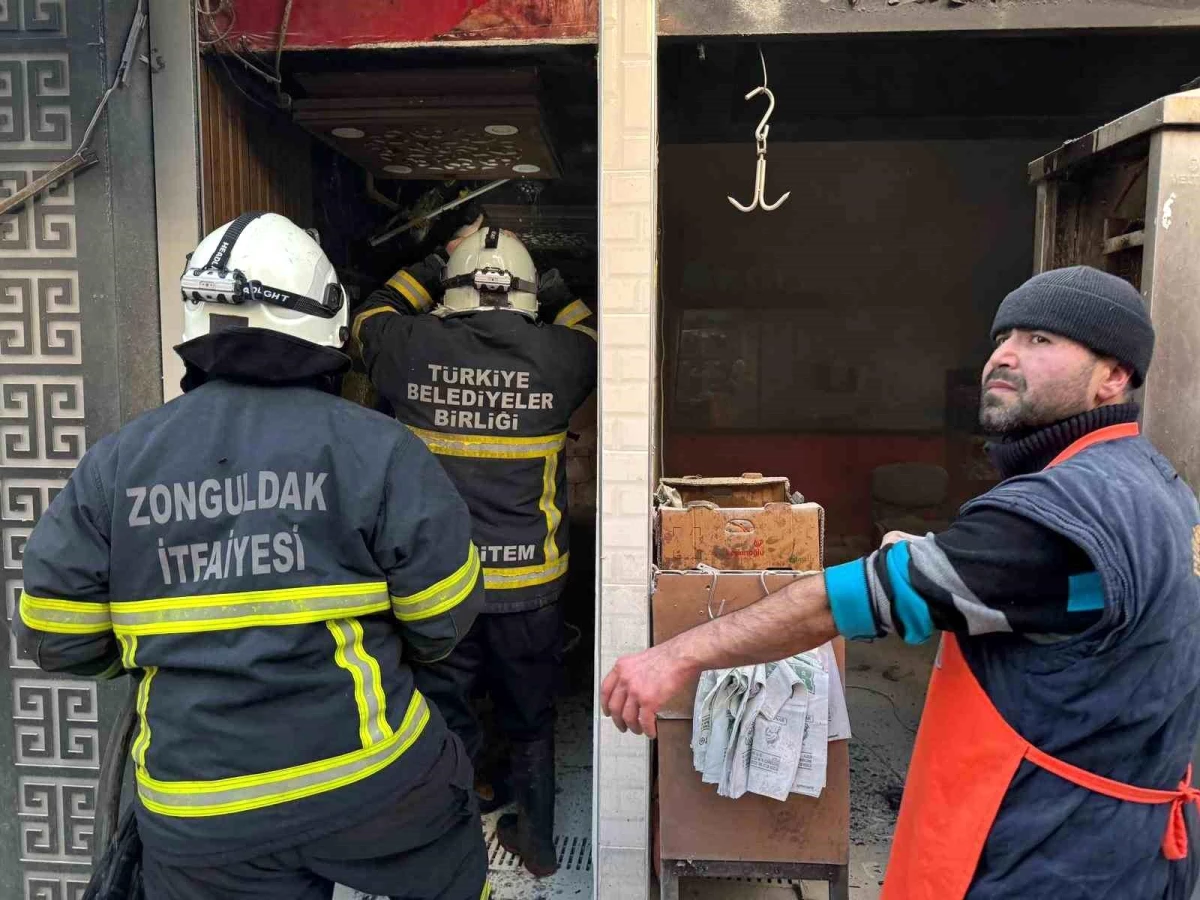 Zonguldak\'ta Kasap Dükkanının Bacasından Çıkan Yangın Panik Yarattı
