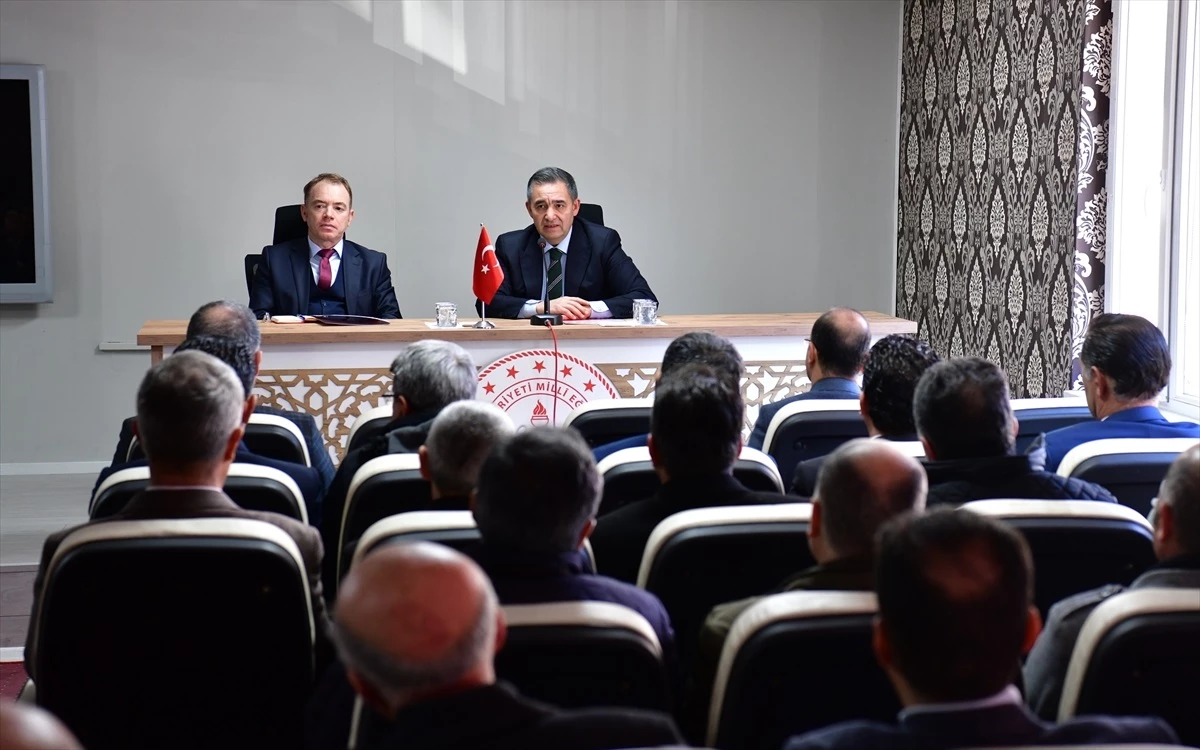 Kırşehir Valisi Hüdayar Mete Buhara, Okul Müdürleriyle Toplantı Yaptı