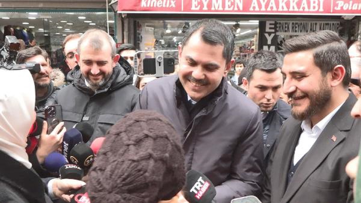 AK Parti İstanbul Büyükşehir Belediye Başkan Adayı Murat Kurum Güngören\'de Karadenizli kadınlarla bir araya geldi
