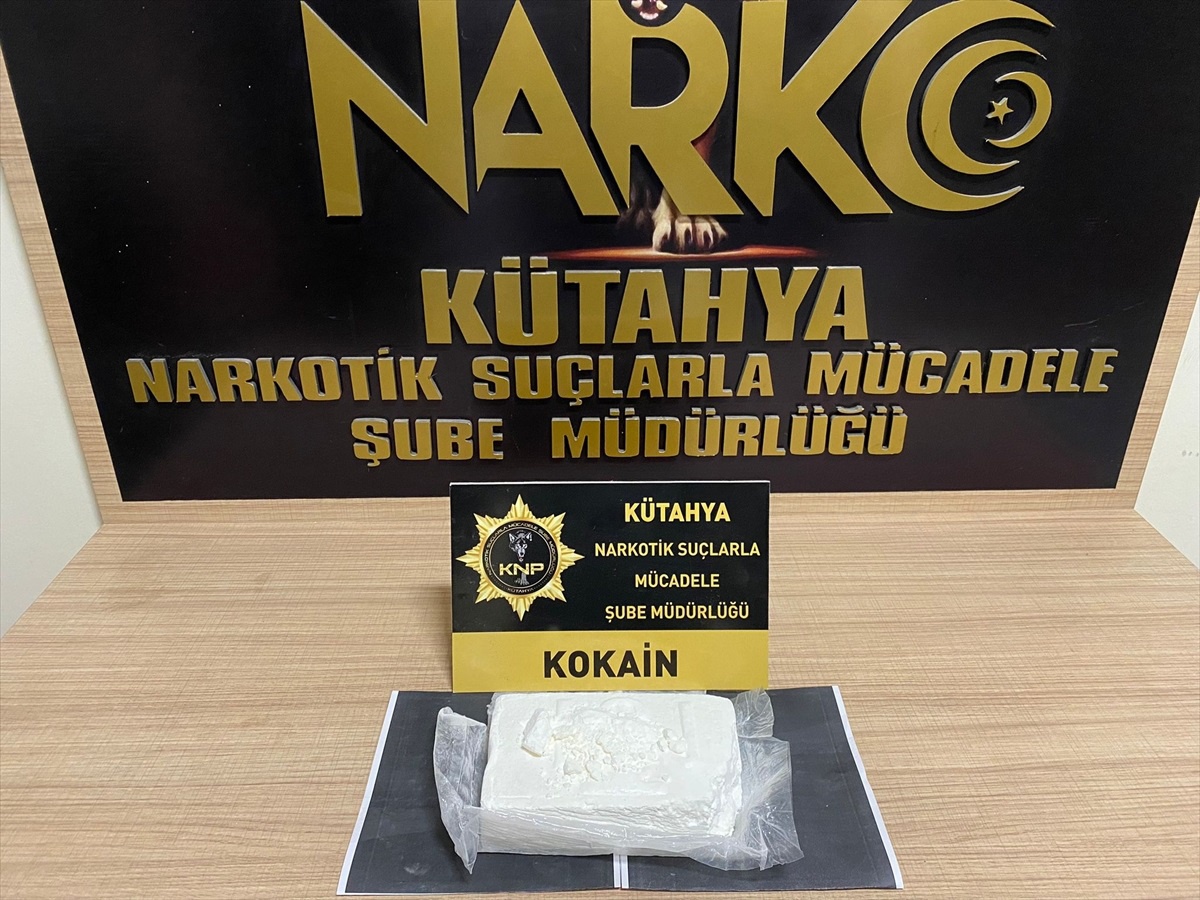 Kütahya\'da Otobüs Yolcusunda 996 Gram Kokain Ele Geçirildi