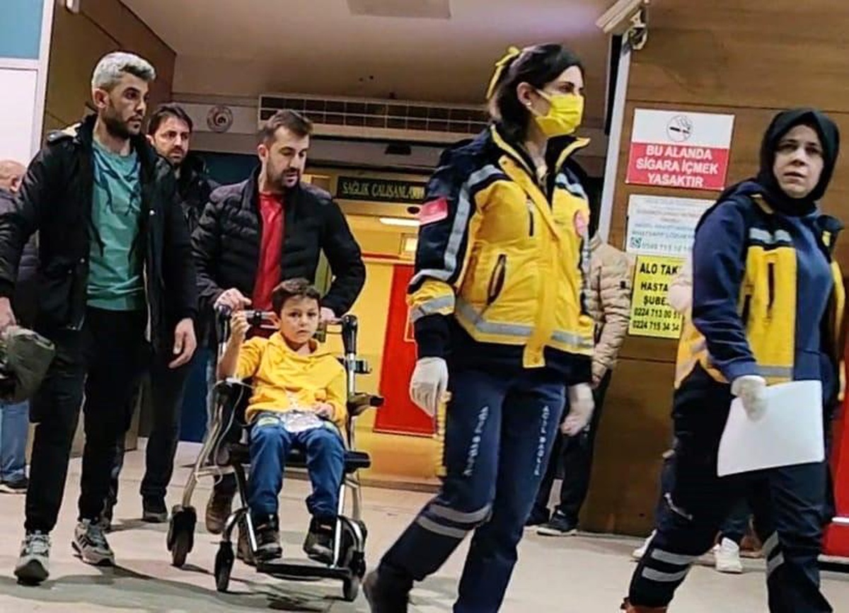 İnegöl\'de Yerde Bulduğu Madeni Parayı Yutan Çocuk Hastaneye Kaldırıldı