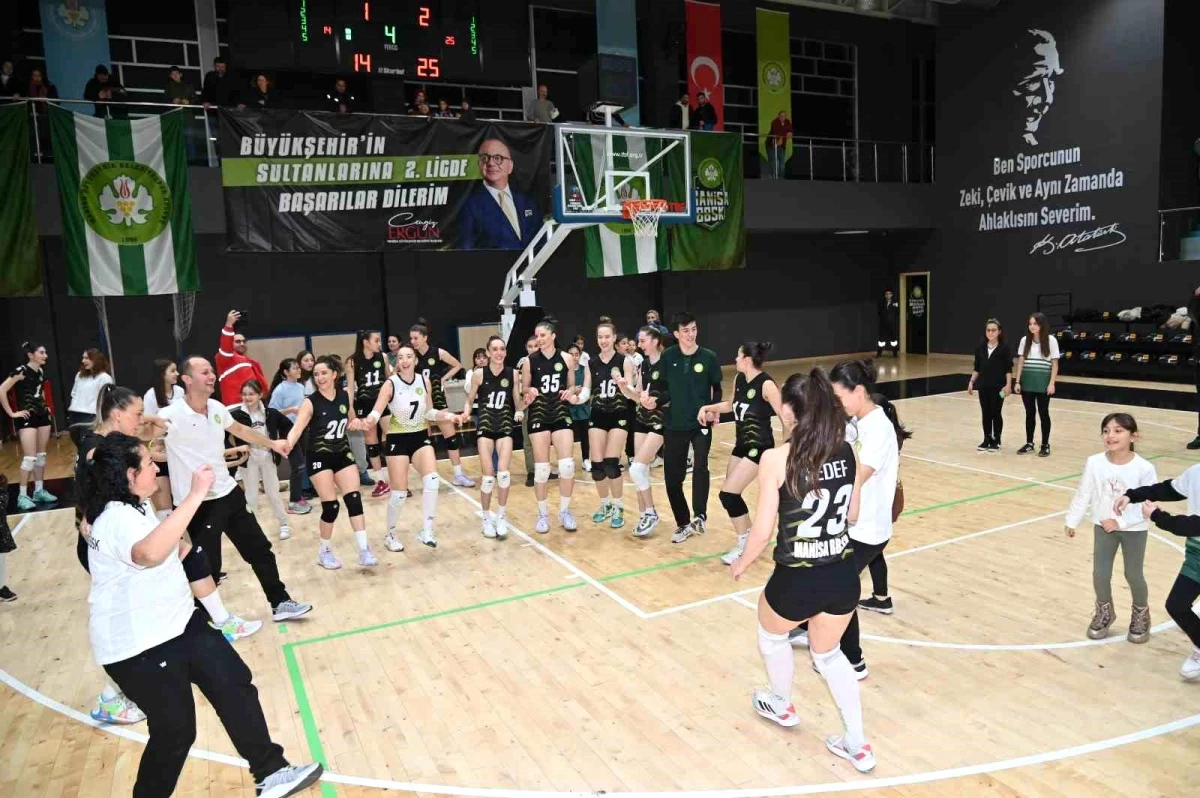 Manisa Büyükşehir Belediyespor Kadın Voleybol Takımı Karşıyaka Medicalpoint\'i Yendi